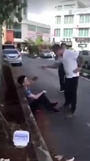 男子吃瓜被网暴,网络暴力背后的反思与警示