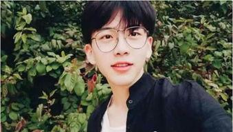 抖音网红阿銮吃瓜是谁啊,她是如何成为吃瓜界的佼佼者的？