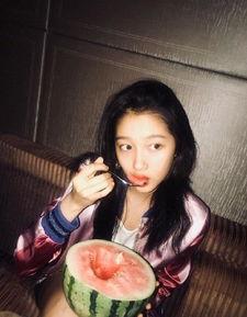 网红写真吃瓜图片大全,揭秘网络红人的时尚与争议