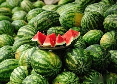 网红安安带吃瓜视频,网红美食视频大揭秘