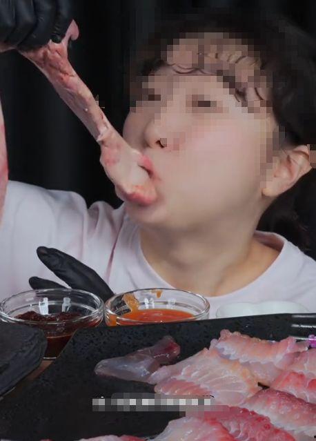 抖音网红阿銮吃瓜是谁啊,她是如何成为吃瓜界的佼佼者的？