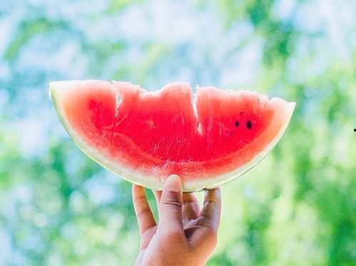 吃瓜网红拍照文案夏天,瓜影斑斓——网红夏日拍照文案大盘点