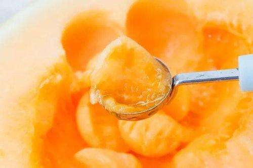 网红吃民勤蜜瓜视频,甜蜜滋味引网友热议