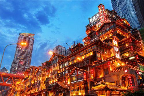 洪崖洞吃瓜网红是谁呀,揭秘网络红人的神秘面纱