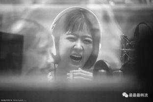 网暴吃瓜被窝里的女孩