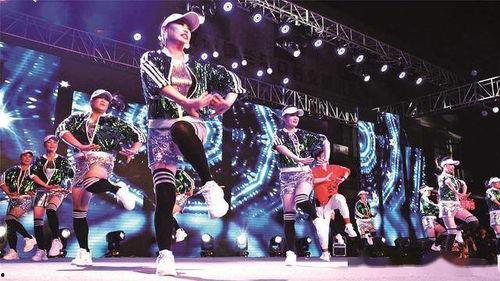 吃瓜网红跳舞是谁唱的歌,这首歌曲究竟是谁演唱的？